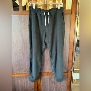 VUORI performance jogger - heathered black/grey - size small